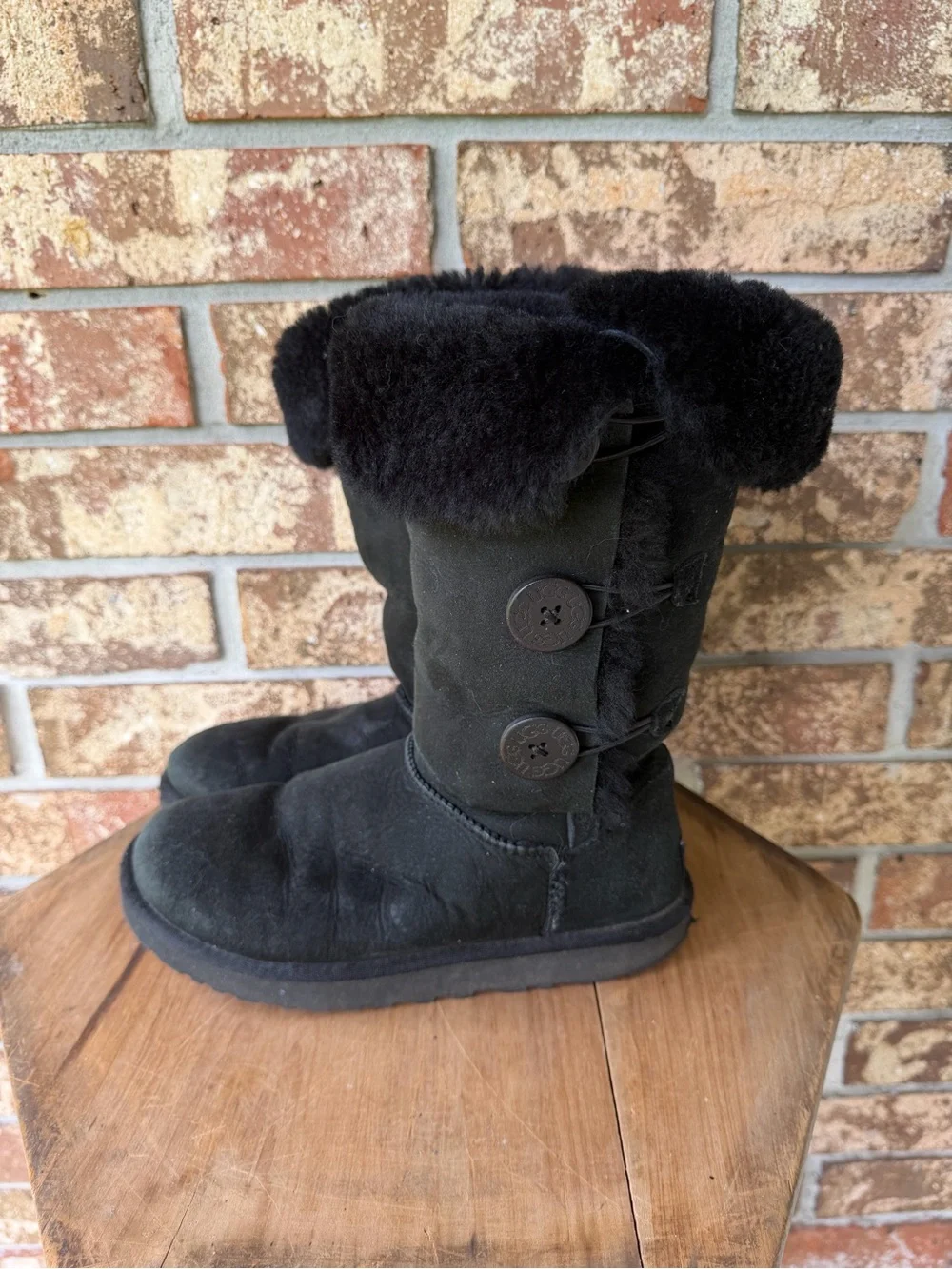 UGG Bailey Button Triplet Boots Women’s Size 7 Solid Black Very Good Condition!